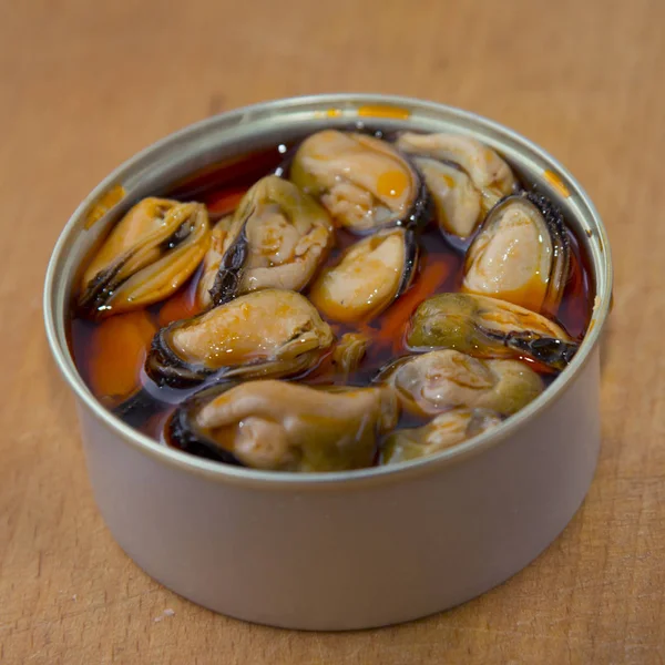 Mejillones abiertos estaño — Foto de Stock