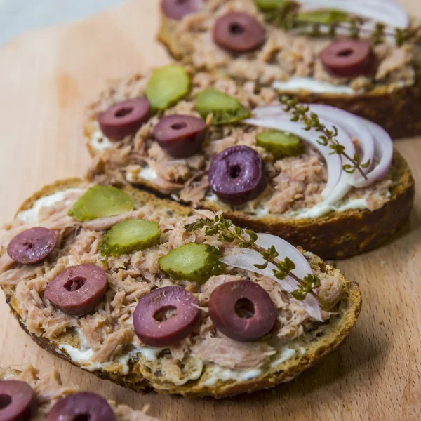Healthy tuna sandwiches — Stock Photo, Image