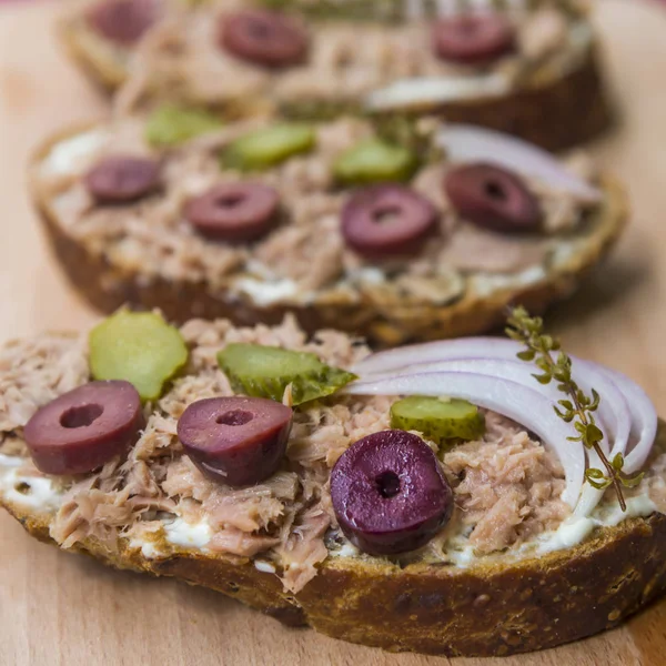 Tuna Sandwiches Plate Onion Pickles Olives — Stock Photo, Image