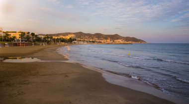 Kıyı şeridi Sitges, İspanya'nın sonbahar tatil köyü