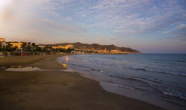 Kıyı şeridi Sitges, İspanya'nın sonbahar tatil köyü