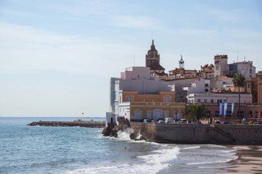 Sitges, Katalonya, İspanya - 07 Ekim 2016: Görünüm Sant Bartomeu kilise ve Santa Tecla Sitges şehrinde