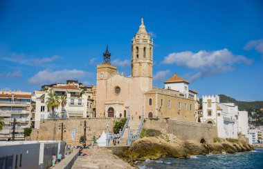 Sitges, Katalonya, İspanya - 07 Ekim 2016: Sant Bartomeu kilise ve Santa Tecla Sitges şehrinde