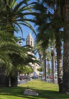 Sitges, Katalonya, İspanya - 07 Ekim 2016: Görünüm Sant Bartomeu kilise ve Santa Tecla Sitges şehrinde