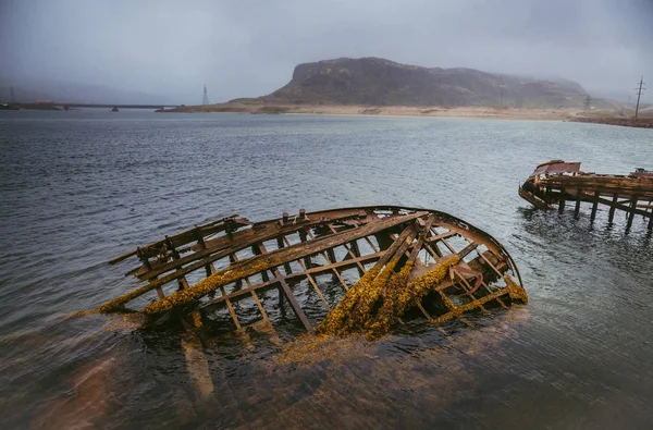 Старі Затоплені Дерев Яні Човни Воді Баренцова Моря Teriberka Росія — стокове фото