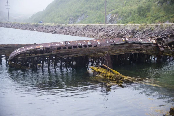 Os velhos barcos de madeira inundada — Fotografia de Stock