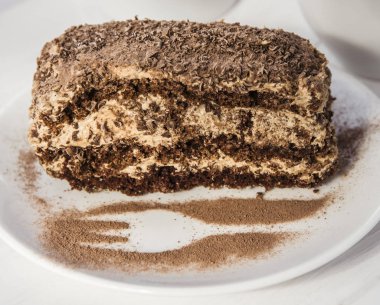 Tabakta çikolatalı pasta