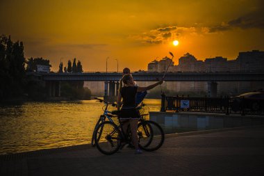 Genç insanlar bir selfie, Krasnodar almak