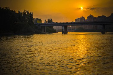 Sunset bulvarında nehrin Kuban Krasnodar City, Rusya Federasyonu