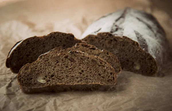 Zwart Brood Met Walnoten Rozijnen — Stockfoto