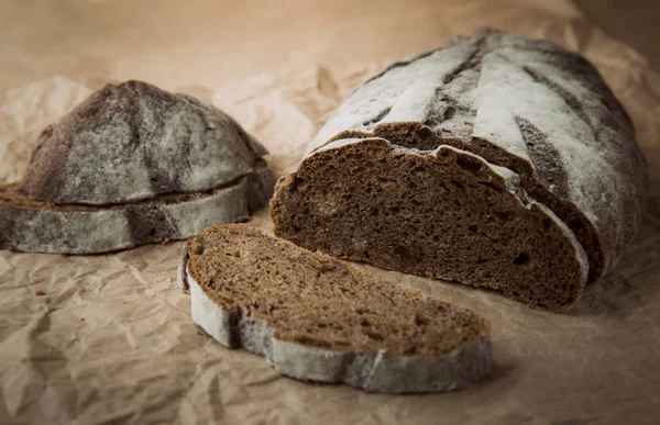 Zwart Brood Met Walnoten Rozijnen — Stockfoto