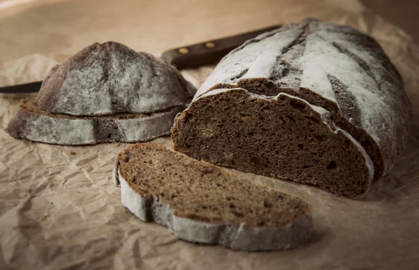 Zwart Brood Met Walnoten Rozijnen — Stockfoto