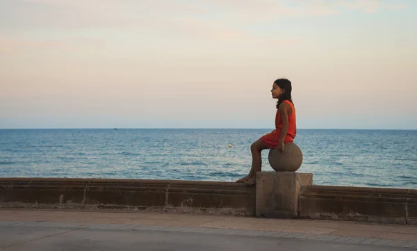 Sitges Catalonia Spain October 2016 Girl Sphere — Stock Photo, Image