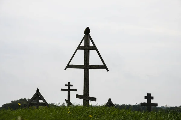 Fából készült keresztek, a régi temetőben, a Kizhi, Oroszország — Stock Fotó