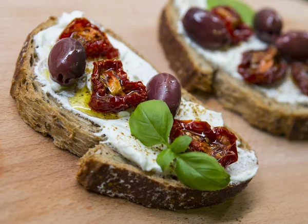 Sandwiches with dried tomatoes — Stock Photo, Image