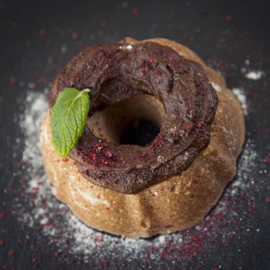 Çikolata ile süzme peynir güveç