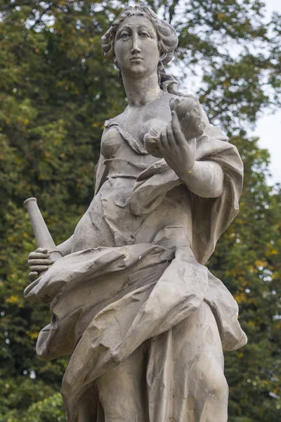 Rococo sculpturen in de Saxon Tuin, Warsaw, Polen — Stockfoto