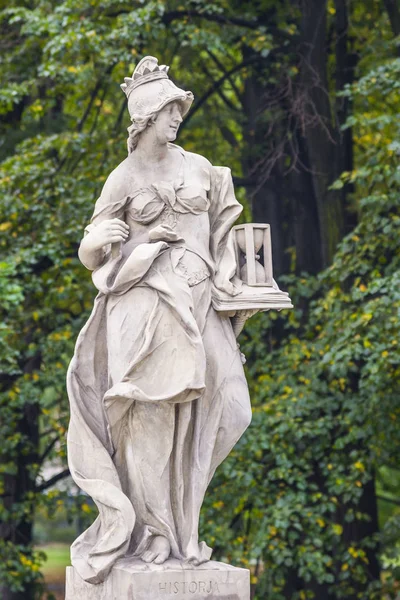 Rococo sculpturen in de Saxon Tuin, Warsaw, Polen — Stockfoto