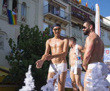 sitges şehrinde gay pride