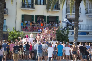 sitges şehrinde gay pride