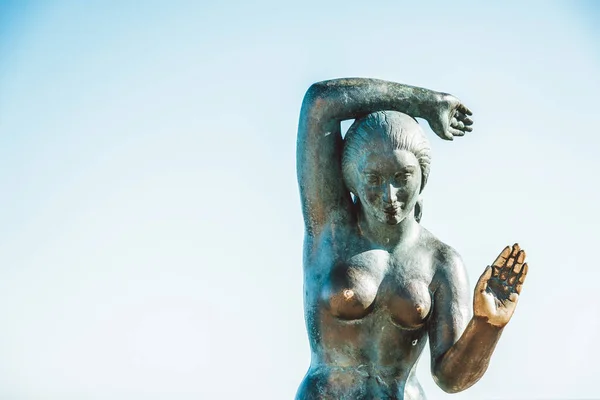 Sitges Katalonien Spanien Juni 2017 Puntas Bronzene Meerjungfrau Statue Mit — Stockfoto