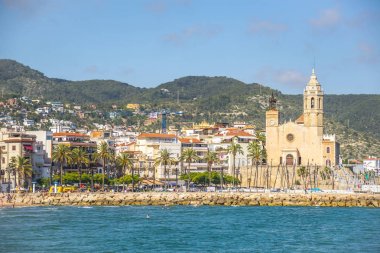Sitges, Katalonya, İspanya - 08 Haziran 2017: Sant Bartomeu kilise ve Santa Tecla görünümü