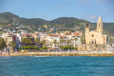 Sitges, Katalonya, İspanya - 08 Haziran 2017: Sant Bartomeu kilise ve Santa Tecla görünümü