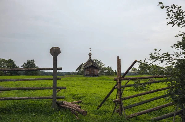 Zomer Landschap Kizji Eiland Rusland Oude Houten Architectuur — Stockfoto