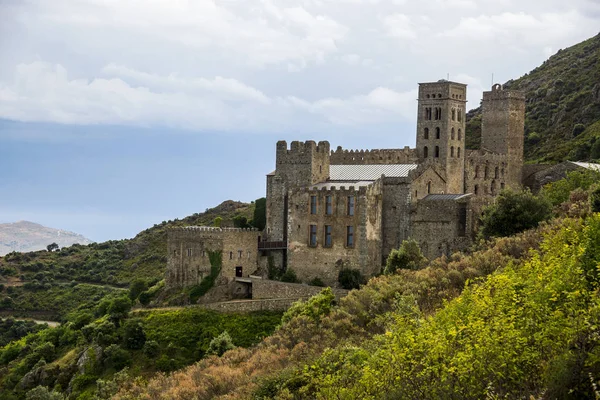 Sant Pere de Rodes, İspanya 'nın Katalonya eyaletinde yer alan bir manastır.