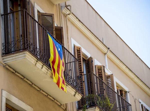 Katalonien Fahne Auf Dem Balkon Des Gebäudes — Stockfoto