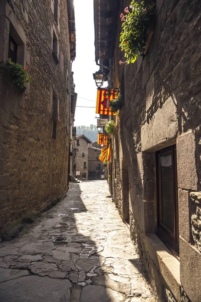 İspanya 'nın Collsacabra bölgesindeki Ortaçağ Katalan köyü