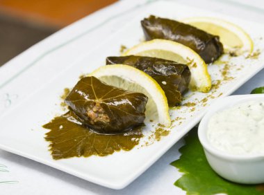 Dolma - pirinç ve sebze ile doldurulmuş yaprak