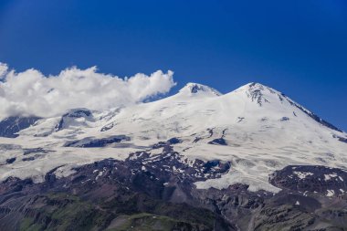 Kayalar ve buzullar Elbrus içinde. Mount Cheget görünümden. Kafkasya, Kabardey-çatışmalar işgalciler, Rusya Federasyonu
