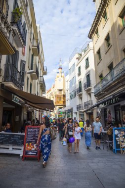 Turistler sokaklarda, Sitges, İspanya