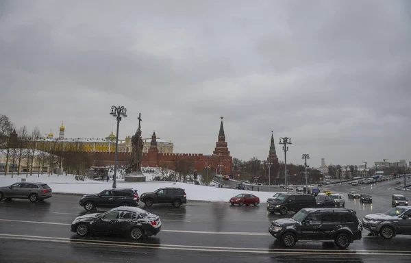 Moscú Rusia Noviembre 2016 Coches Carretera Moscú Cerca Del Kremlin — Foto de Stock