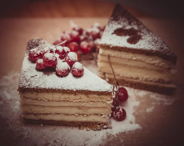 Cheesecake decorated with icing sugar — Stock Photo, Image