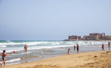 La Mata, Alicante/Spain - 19 Temmuz 2017: La Mata plaj üzerinde insanlar rest