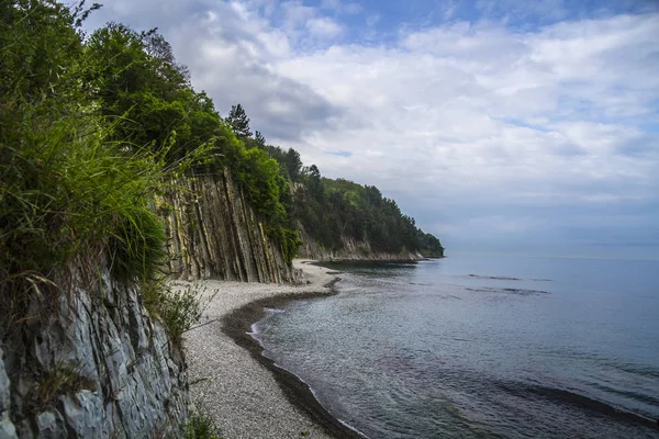 Un acantilado empinado de Kiseleva. Costa del mar, Rusia —  Fotos de Stock