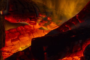 Yanan kömür, arka plan