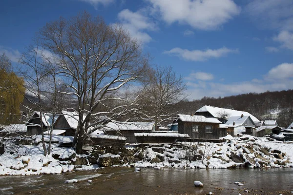 Sonniger Wintertag Bergdorf Kaukasus Russland — Stockfoto