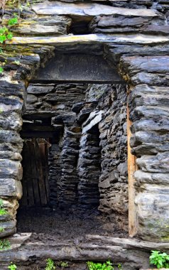 Dar sokaklarında Ushguli, Svaneti