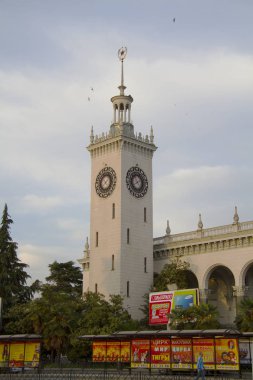Sochi tren istasyonuna Saat Kulesi