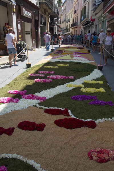 Ковры с цветами на улицах Ситжеса, Испания
