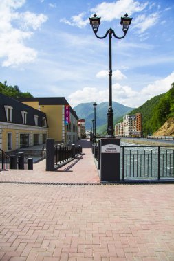 Rosa Khutor, Sochi / Rusya - 11 Mayıs 2013: Peshkov Köprüsü, Rosa Khutor set of görünümü