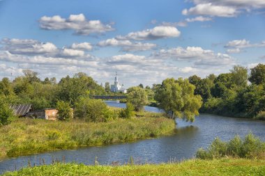 Suzdal Kamenka nehirden görünümünü