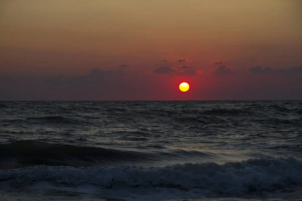 美丽的彩色日出在海上 Kerch — 图库照片