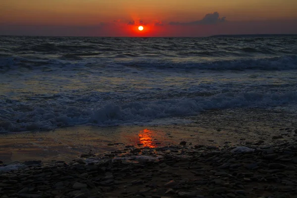 美丽的五颜六色的海洋日出 — 图库照片