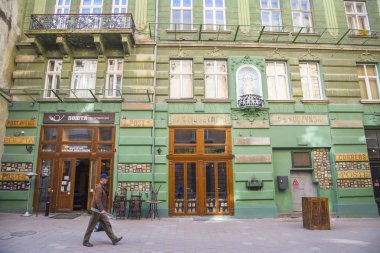 Lviv / Ukrayna - 28 Şubat 2017: Restoran-postane Drukarska Caddesi üzerinde. Burada Lviv kartları en büyük koleksiyonu şehir geçmişi kaydetmek için yollarından biri olarak toplanır.