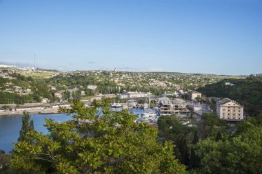 Güzel görünümünden gözlem platformu bahar güneşli günde Sivastopol