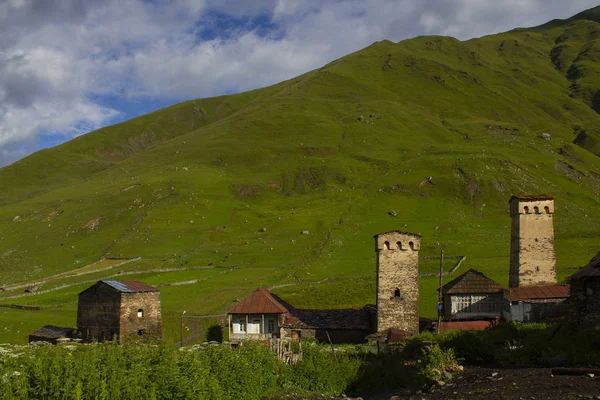 Сванские башни в селе Ушгули, Грузия — стоковое фото